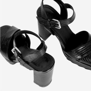 BLACK LIZARD EFFECT LEATHER HEELED PLATFORM SIZE 8
